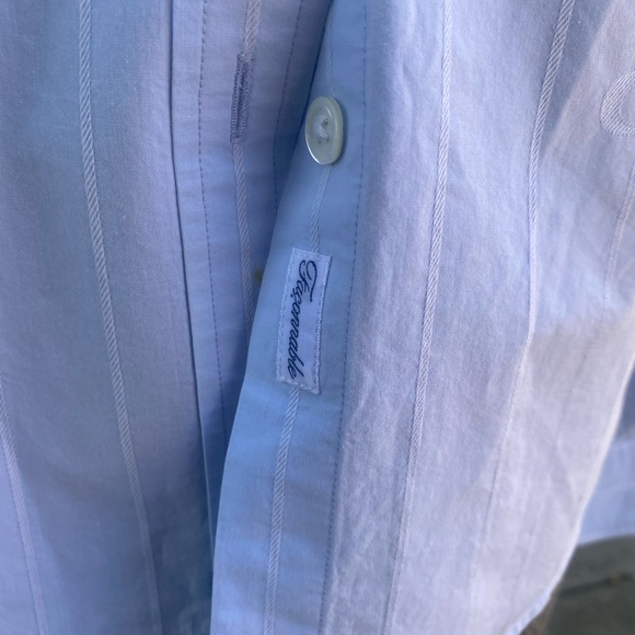 The perfect faconnable preppy button down! - Picture 6 of 7